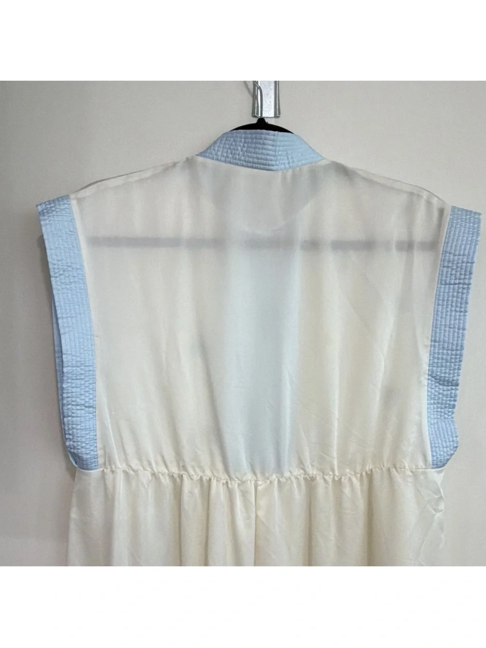 Vintage Odette Barsa Cream and Light Blue Floral Embroidered Dressing Gown - Picture 2 of 6